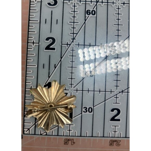 Gold Plated Star Burst Brooch Flower Center Red Rhinestone Accenr Vintage - Picture 2 of 8